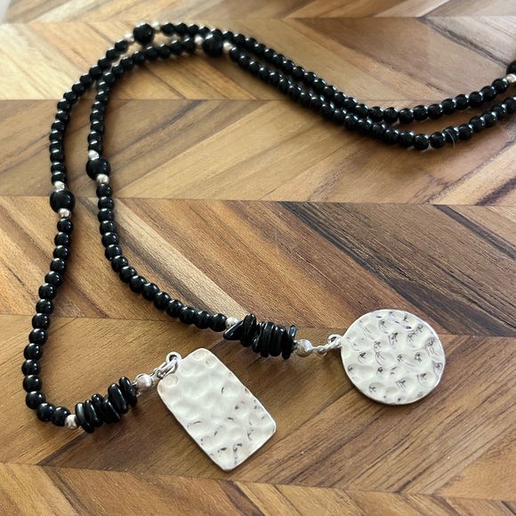 Silpada Oxidized Sterling Silver Hammered Tags Onyx Bead Lariat Necklace - Picture 2 of 3